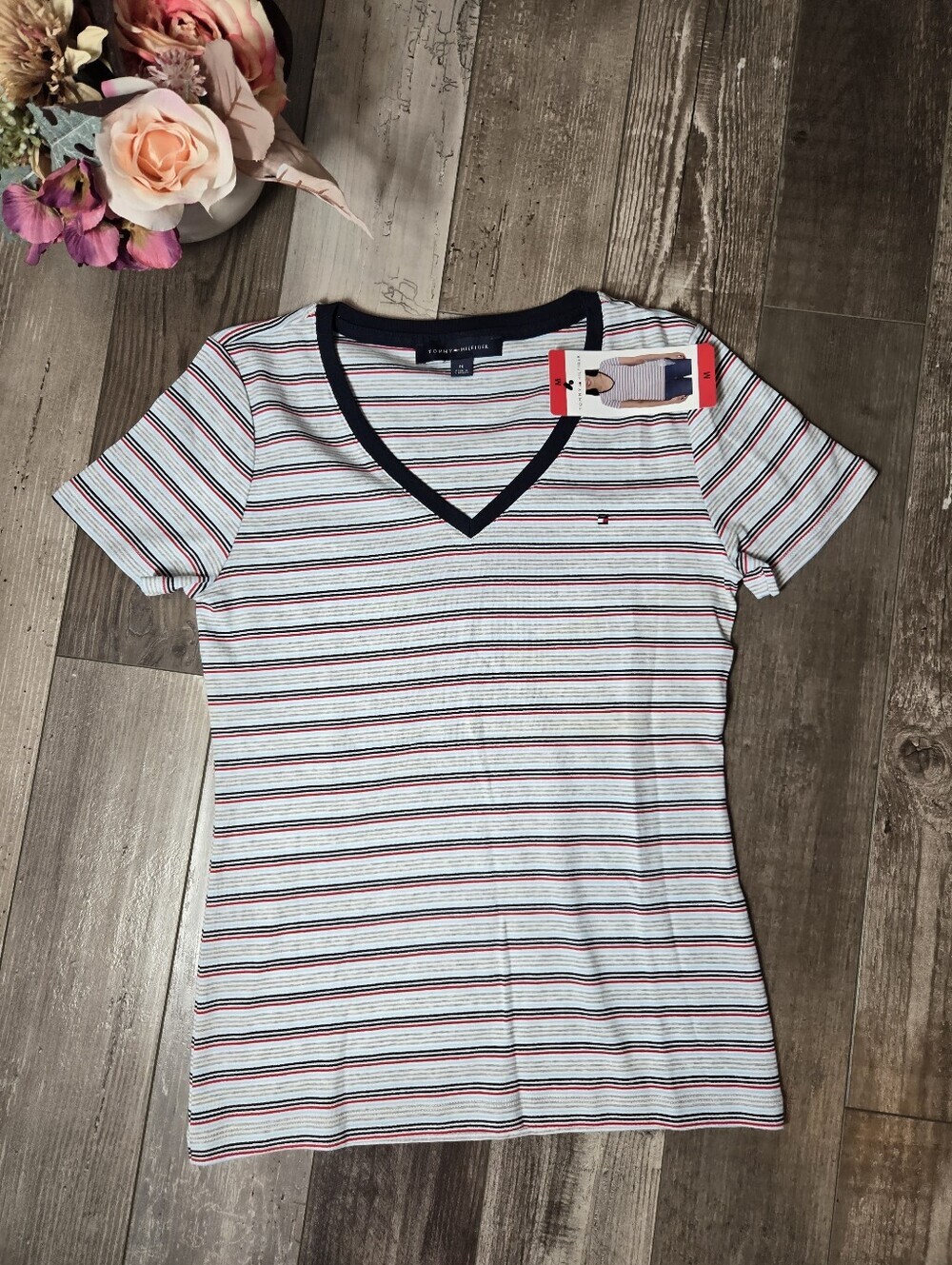 NWT Tommy Hilfiger Women's Striped V-Neck Tee T-Shirt Gray Blue Red White Medium - Picture 15 of 16